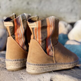 Botín camel con tonos naranja y plata modelo Tarifa Sun